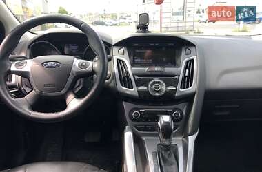 Хэтчбек Ford Focus 2012 в 
