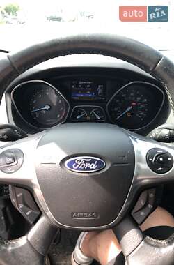 Хэтчбек Ford Focus 2012 в 