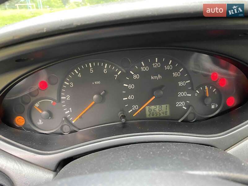 Хэтчбек Ford Focus 1999 в Черновцах