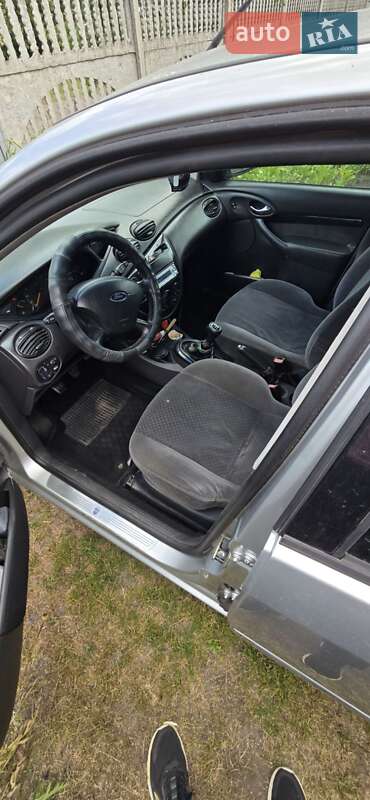 Хэтчбек Ford Focus 2003 в Смеле