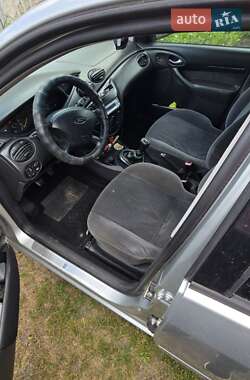 Хэтчбек Ford Focus 2003 в 