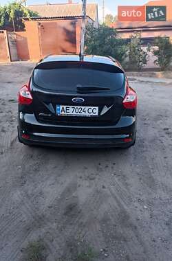 Хэтчбек Ford Focus 2012 в 