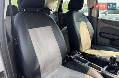 Хэтчбек Ford Focus 2007 в 
