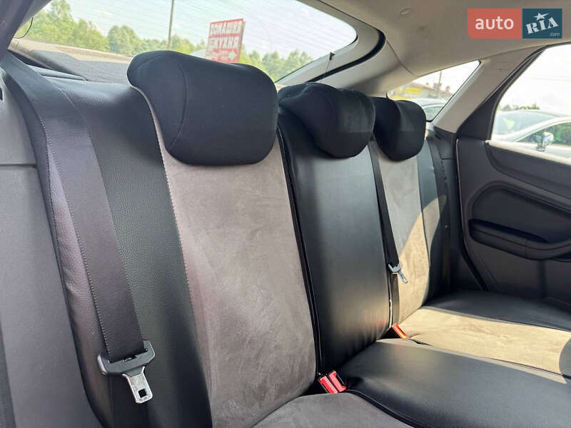 Хэтчбек Ford Focus 2007 в Стрые