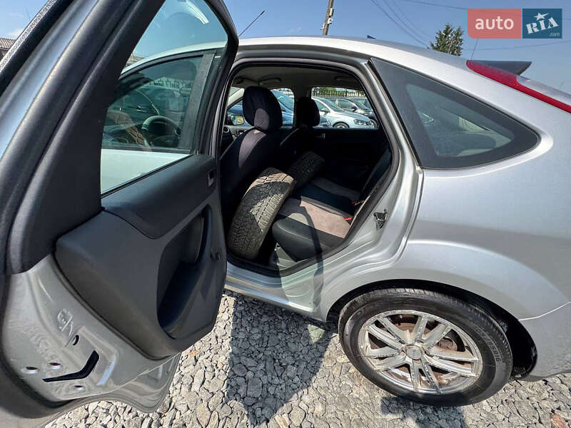 Хэтчбек Ford Focus 2007 в Стрые