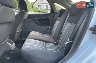 Хэтчбек Ford Focus 2011 в 