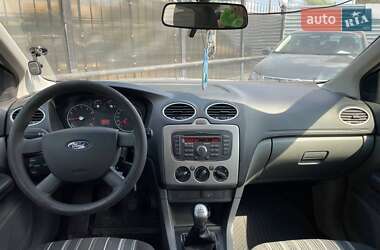 Хэтчбек Ford Focus 2011 в 