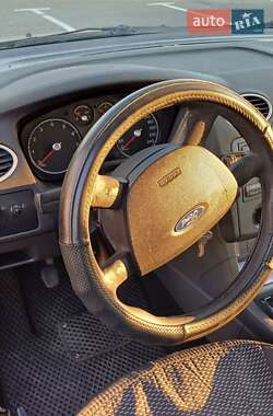 Седан Ford Focus 2005 в 