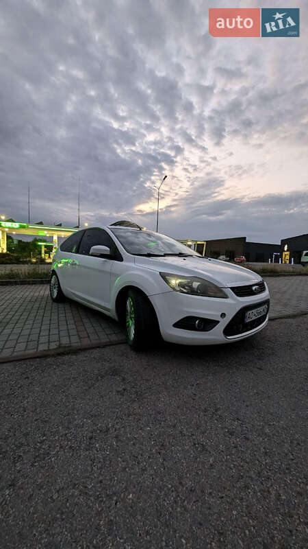 Купе Ford Focus 2009 в Тячеве