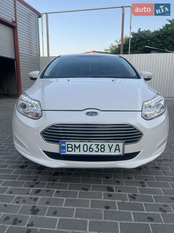 Хэтчбек Ford Focus 2013 в 