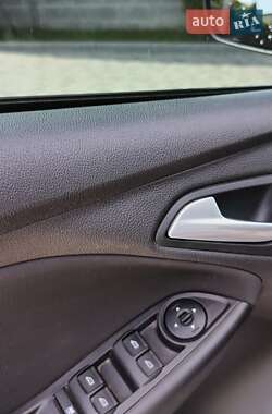 Седан Ford Focus 2015 в 