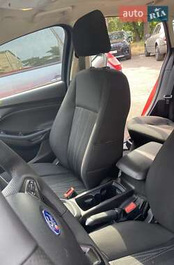 Седан Ford Focus 2015 в 