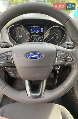 Седан Ford Focus 2015 в 