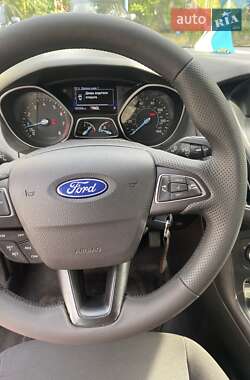 Седан Ford Focus 2015 в 