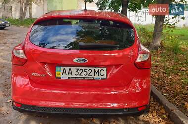 Хэтчбек Ford Focus 2012 в 