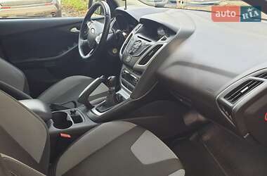 Хэтчбек Ford Focus 2012 в 