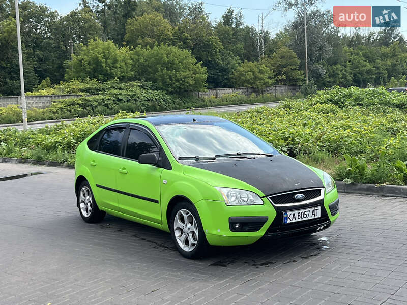 Хэтчбек Ford Focus 2005 в 
