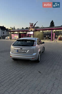 Хэтчбек Ford Focus 2010 в 