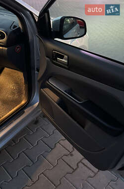 Хэтчбек Ford Focus 2010 в 