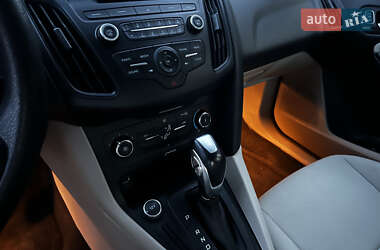 Седан Ford Focus 2015 в 