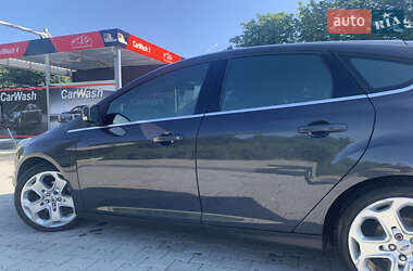 Хэтчбек Ford Focus 2013 в 