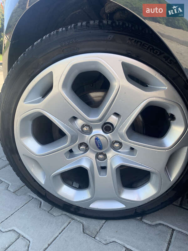 Хэтчбек Ford Focus 2013 в Стрые