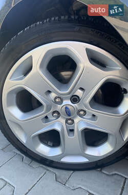 Хэтчбек Ford Focus 2013 в 