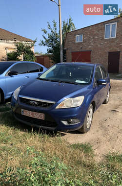 Хэтчбек Ford Focus 2010 в Ромнах