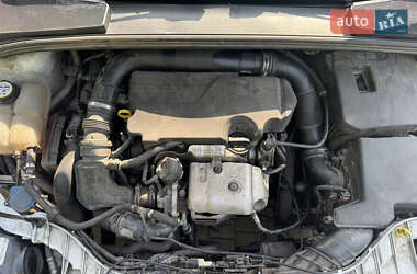 Хэтчбек Ford Focus 2013 в 