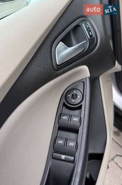 Седан Ford Focus 2015 в 