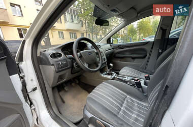 Хэтчбек Ford Focus 2011 в 