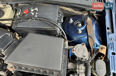 Седан Ford Focus 2000 в 