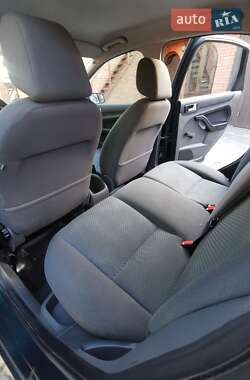 Хэтчбек Ford Focus 2007 в 