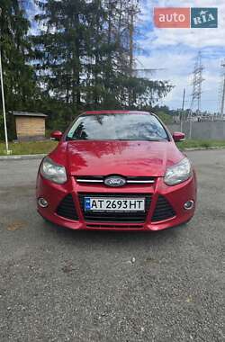 Хэтчбек Ford Focus 2011 в 