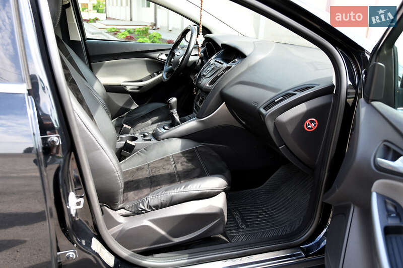 Седан Ford Focus 2011 в Чемеровцах