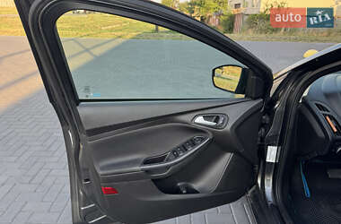 Седан Ford Focus 2015 в 