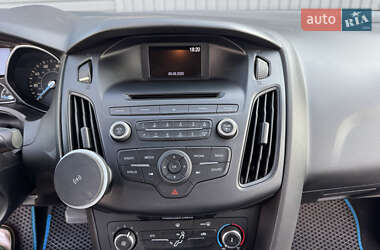 Седан Ford Focus 2015 в 