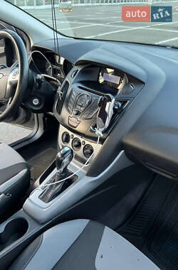 Хэтчбек Ford Focus 2012 в 