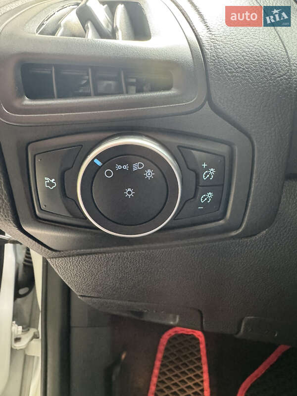 Хэтчбек Ford Focus 2015 в Львове
