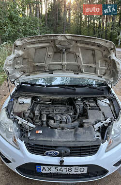 Хэтчбек Ford Focus 2011 в 