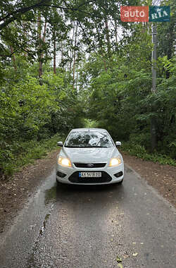 Хэтчбек Ford Focus 2011 в 