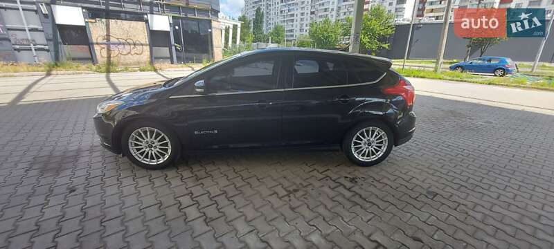 Хэтчбек Ford Focus 2013 в Киеве