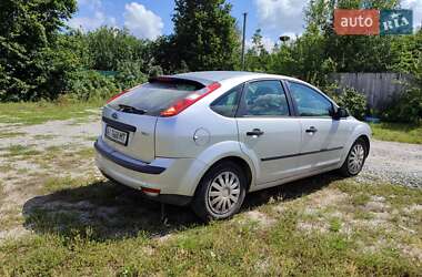 Хэтчбек Ford Focus 2005 в 