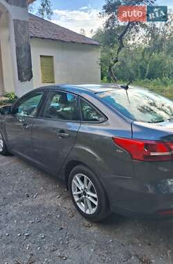 Седан Ford Focus 2015 в 