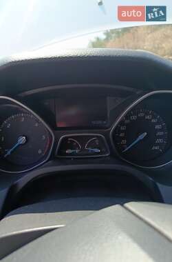 Хэтчбек Ford Focus 2011 в 