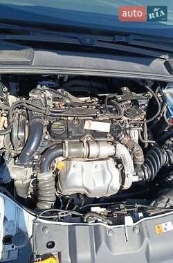Хэтчбек Ford Focus 2011 в 