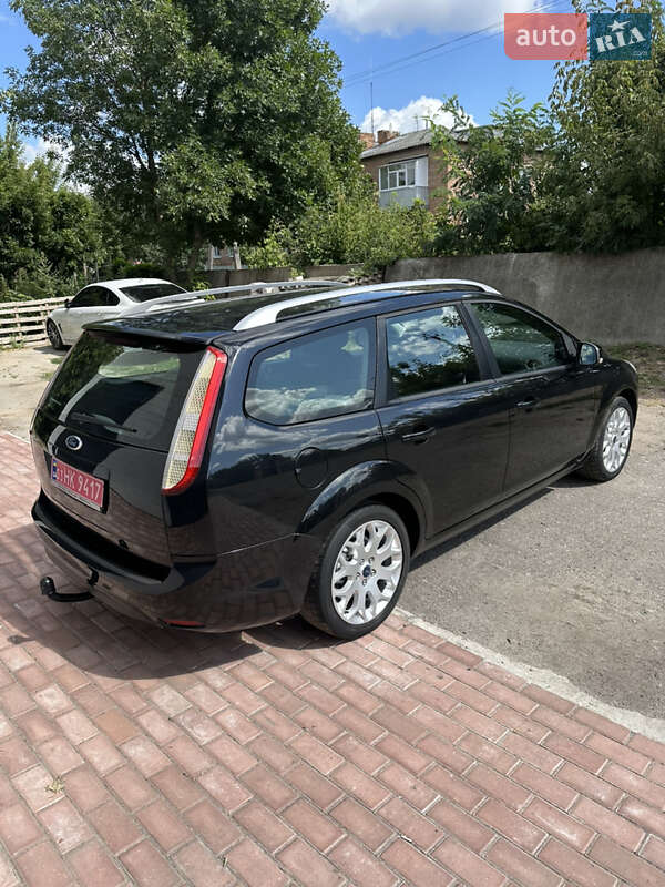 Универсал Ford Focus 2010 в Хороле