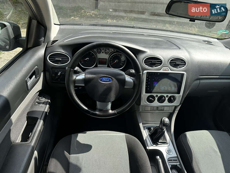 Универсал Ford Focus 2010 в Хороле