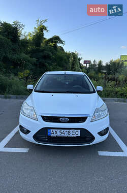 Хэтчбек Ford Focus 2011 в 