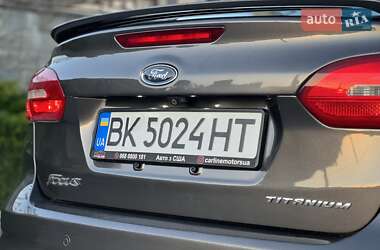 Седан Ford Focus 2015 в 